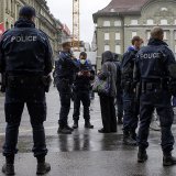 Malgré leurs interactions avec la population, les membres de la police cantonale bernoise n'ont pas été plus contaminés par le Covid-19 que la population générale d'âge comparable, selon cette étude (archives).